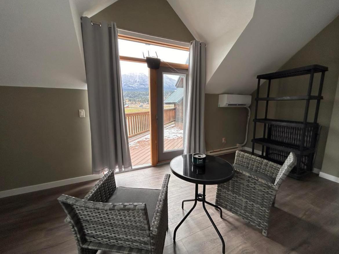 Mountain Magic Villa Golden Exterior photo